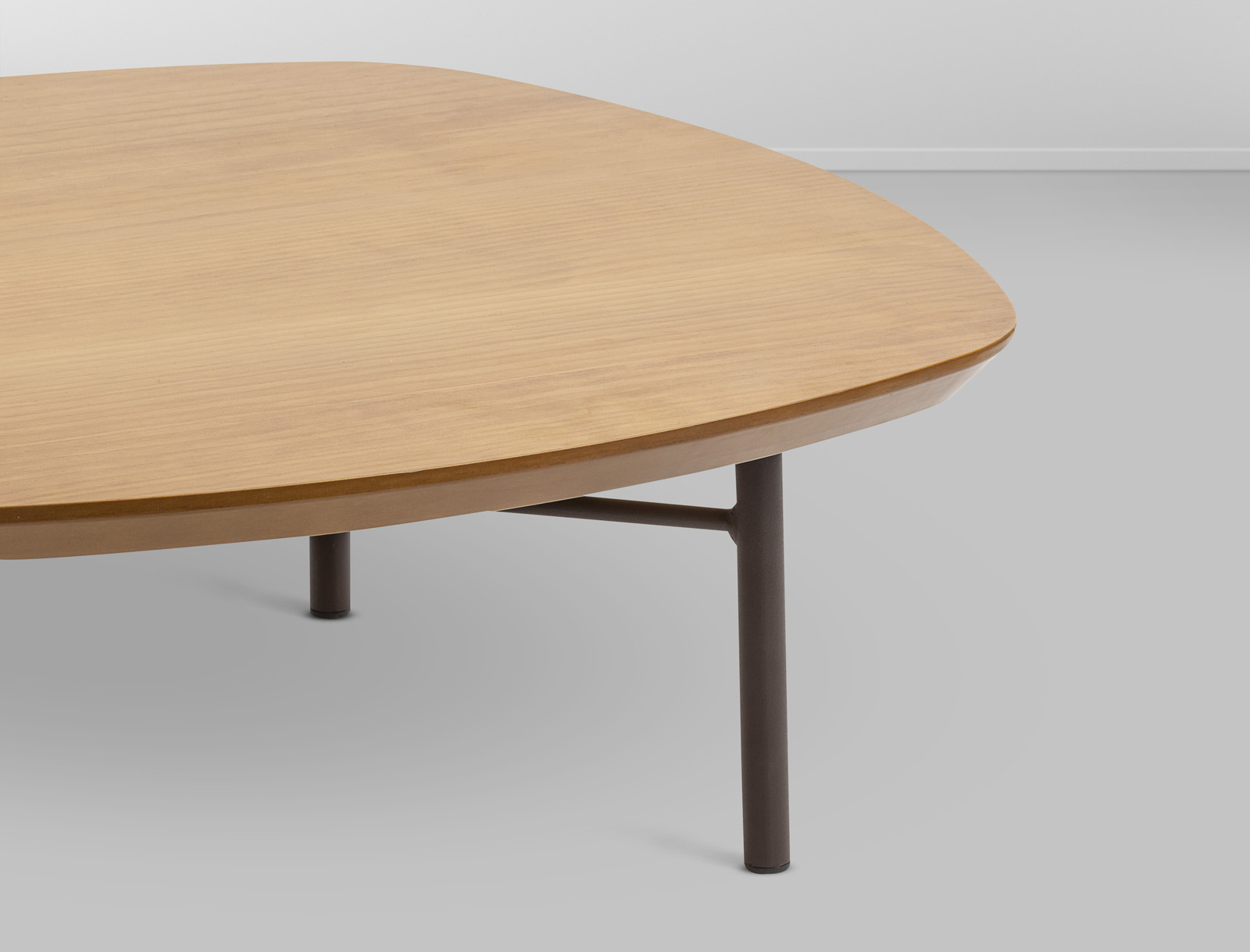 Mesa Centro Lotus Alta - Amadeirado L:1,00 P:1,00 A:0,33