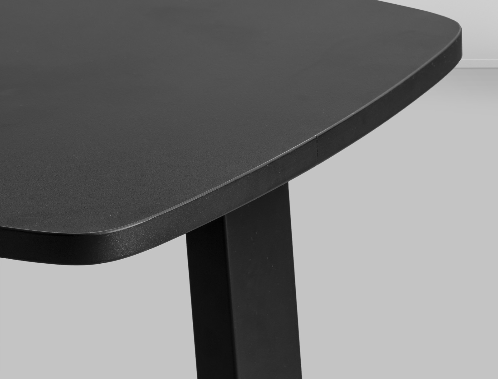 Mesa Lateral de Apoio Puri - Preto L:0,49 P:0,46 A:0,64