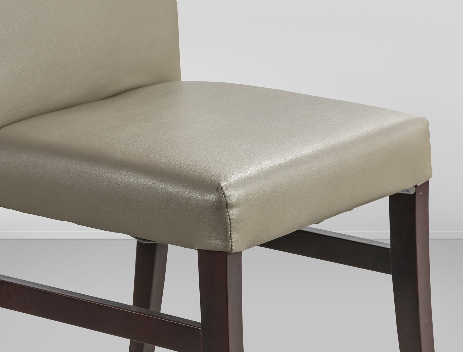 Cadeira de Jantar Vedel Encosto/Assento Estofado S/ Braco- Couro Eco Soft Nude