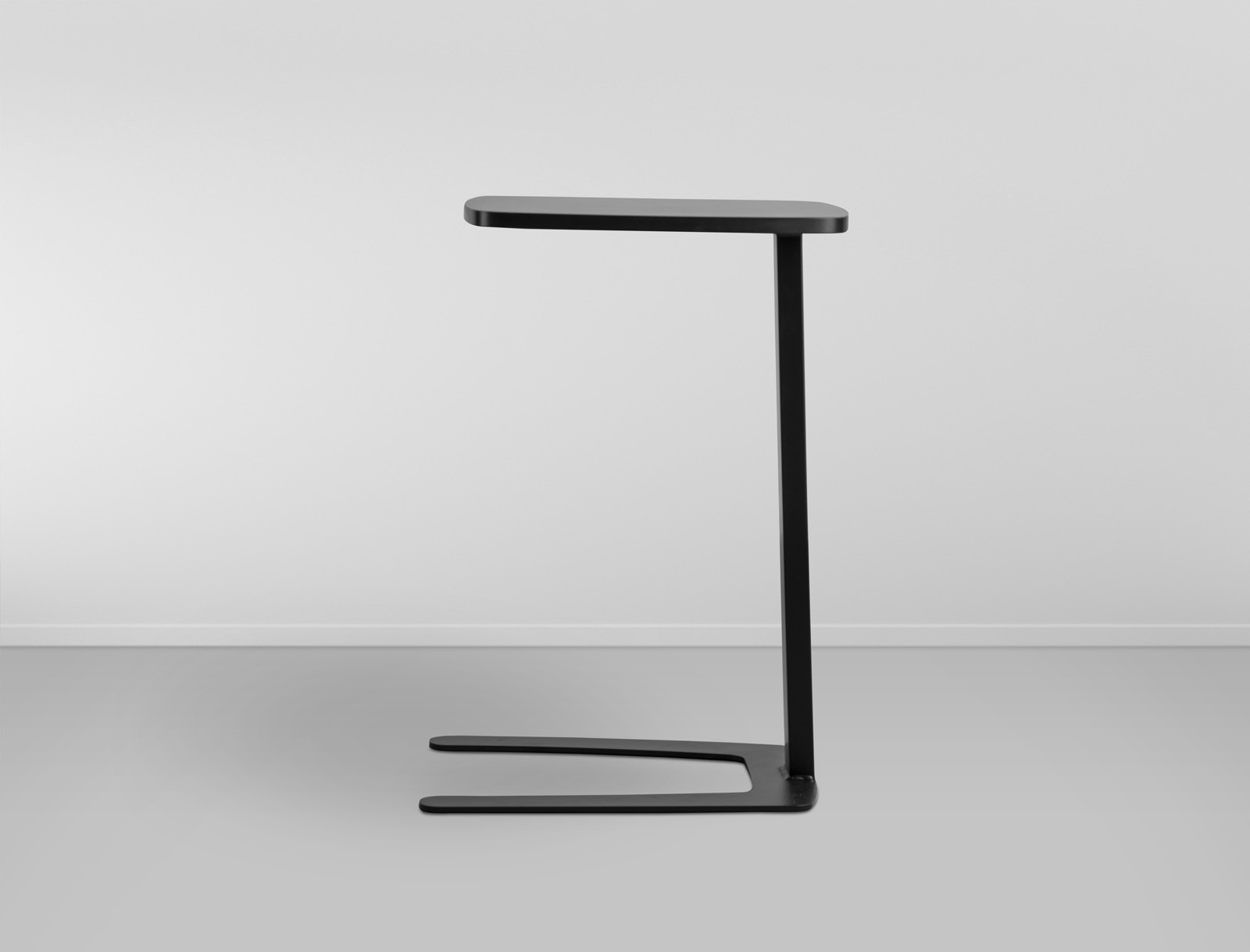 Mesa Lateral de Apoio Puri - Preto L:0,49 P:0,46 A:0,64