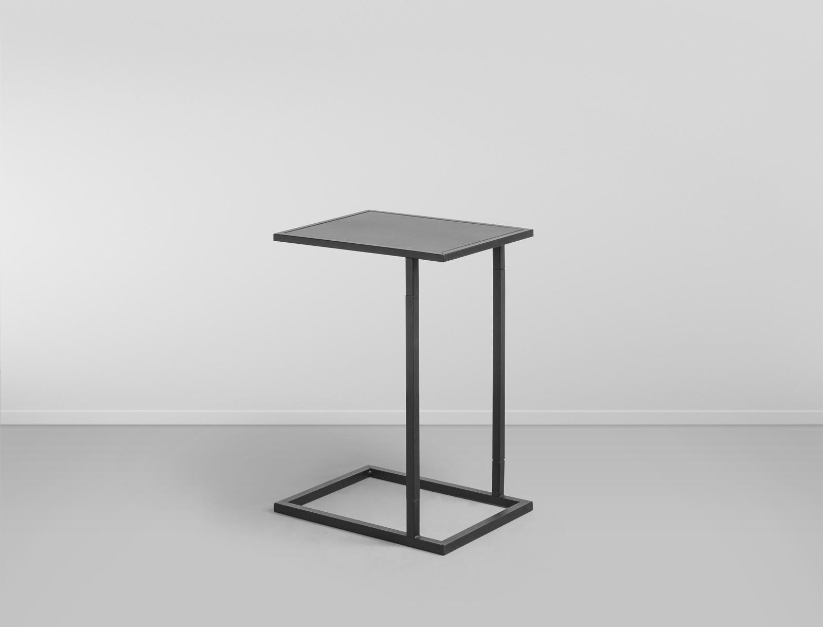 Mesa Lateral de Apoio Bambu - Preto L:0,34 P:0,43 A:0,60