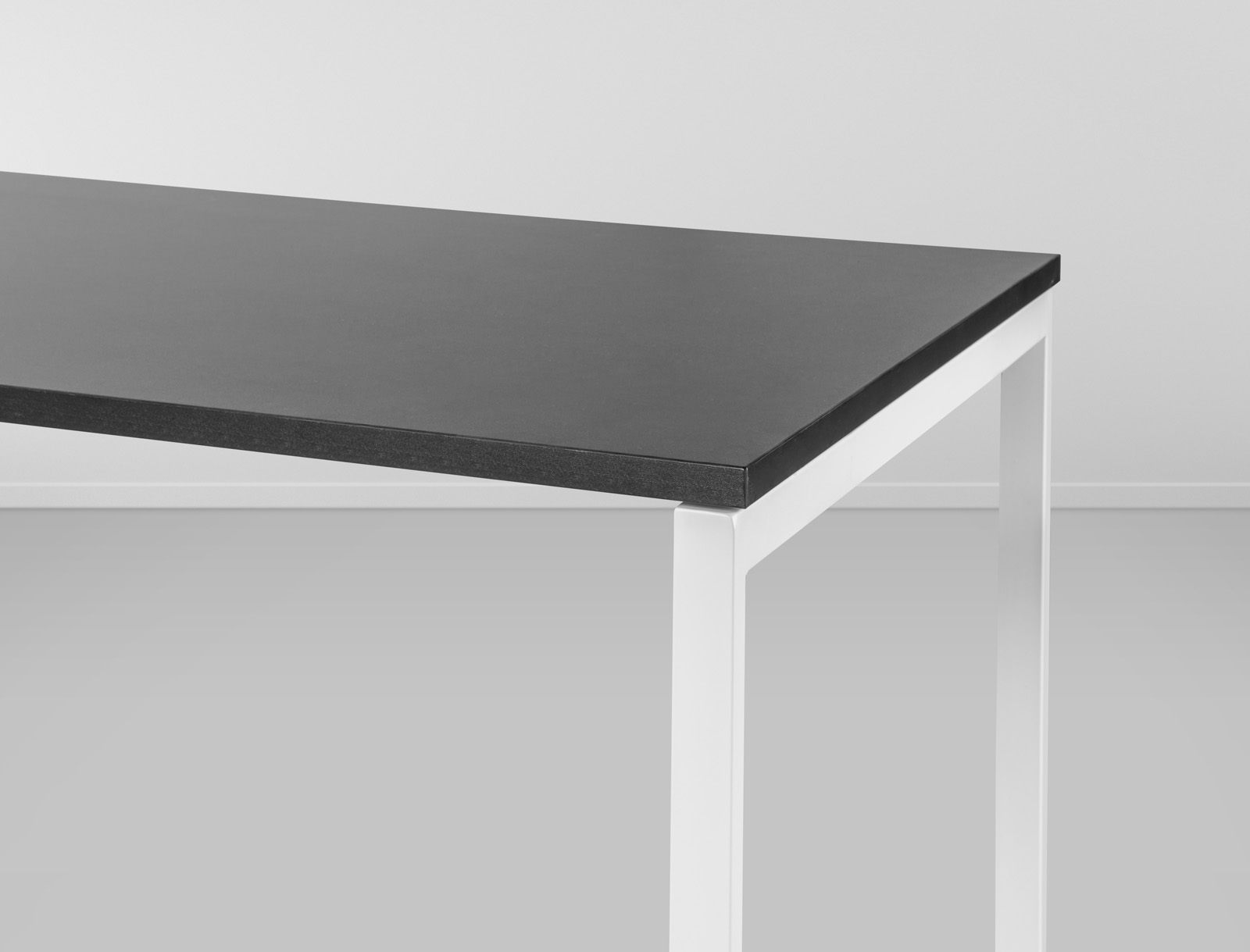 Mesa Cambuca Retangular Pe Externo - Preto/Branco Fosco L:1,8 P:0,9